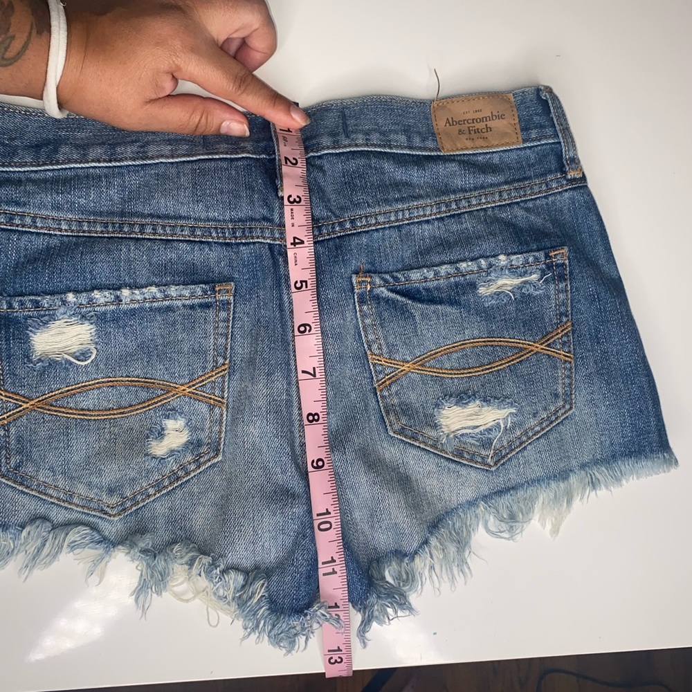 Abercrombie Fitch Size 2 Beaded Front Distressed Denim Cheeky Jean Shorts - Picture 7 of 11